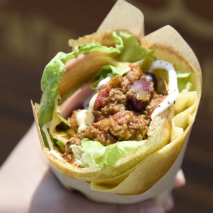 神楽南蛮農家ファーマーズカフェの米粉クレープ『ジャンクファーマー』。Rice flour crepe food truck